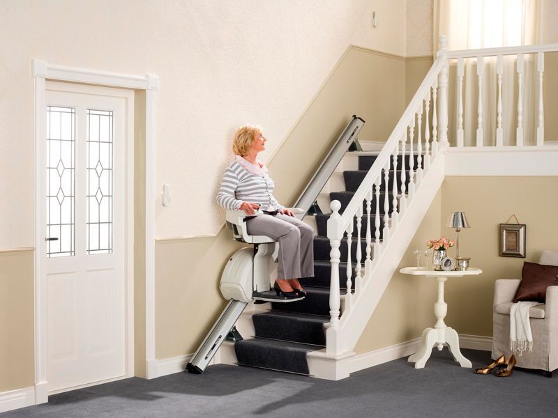 Instalacion de sillas sube-escaleras en Viñuela